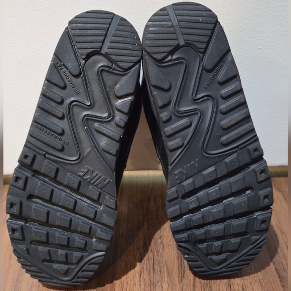 Kids Black Nike Air Max 90, Size 2Y - Picture 9 of 9